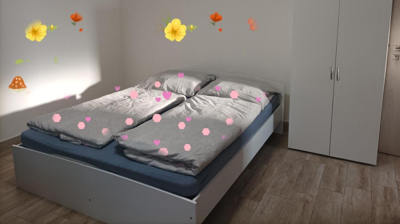Ubytovani U Leose Zajeci Ngoại thất bức ảnh